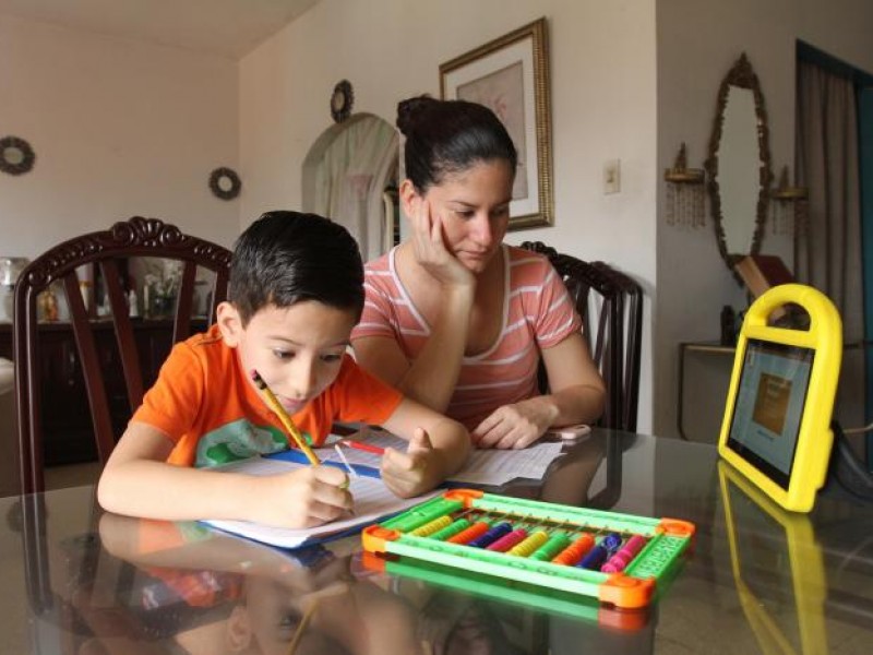 Proponen apoyos para madres que educarán a sus hijos