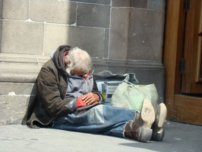 Proponen cárcel para quien abandone a abuelitos o niños