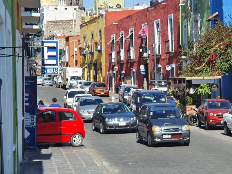 Proponen colocar parquímetros en Centro Histórico; franeleros entorpecen vialidad