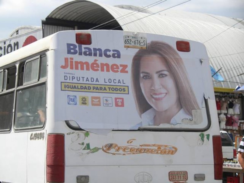 Proponen prohibir publicidad electoral en unidades de transporte público