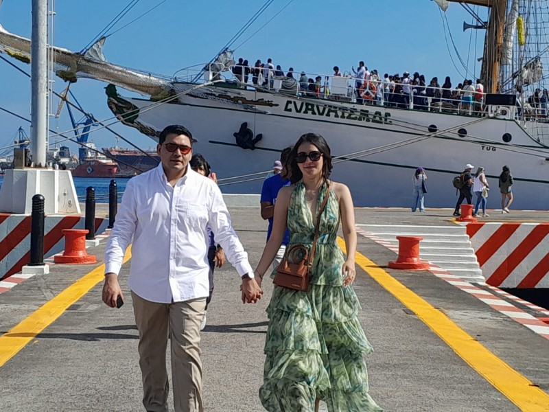 Propuesta de matrimonio en el Buque Escuela Cuauhtémoc