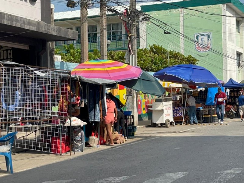 Propuesta de reubicar ambulantes queda pendiente para la próxima administración
