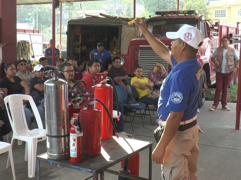 Protección Civil brindó cursos de manejo de extintores a restauranteros