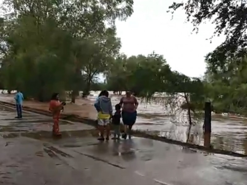 Protección Civil cierra camino a Oso Viejo