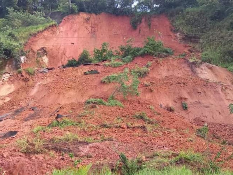 Protección Civil reporta un derrumbe en El Paraíso