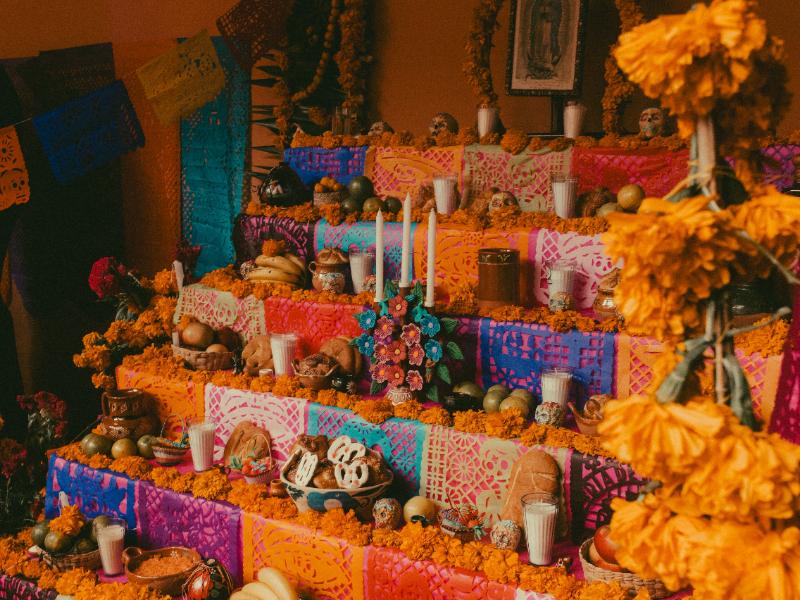 Protección Civil Edomex pide precaución con veladoras por Día de Muertos