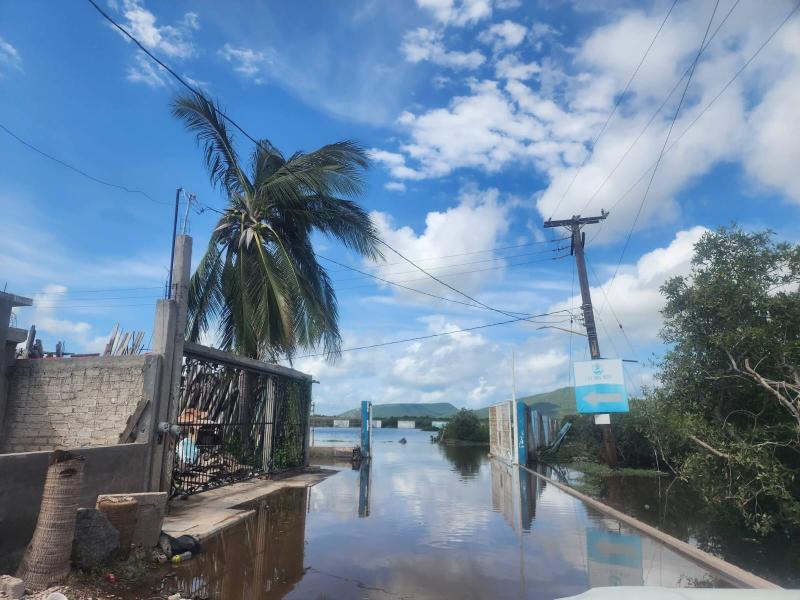 Protección civil intensifica acciones por mar de fondo en comunidades costeras