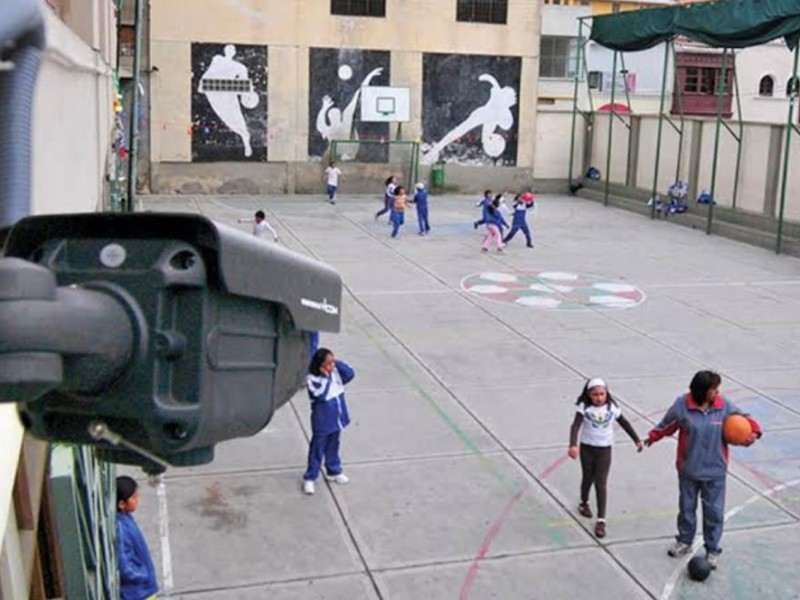 “Protegen” escuelas con equipo de seguridad en León