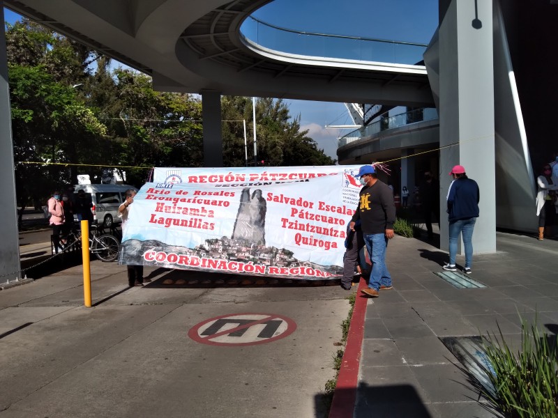 Protesta CNTE en zona bancaria de Morelia