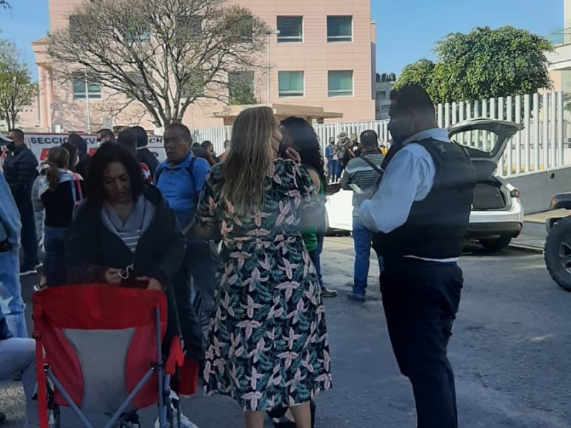 Protesta CNTE frente a Palacio de Justicia