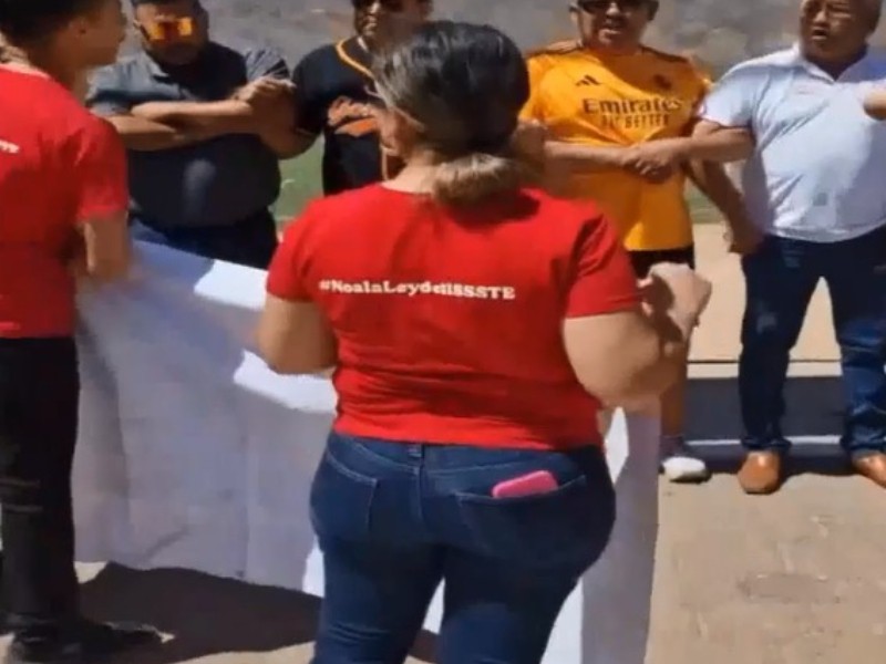 En Álamos se sale de control una manifestación de maestros