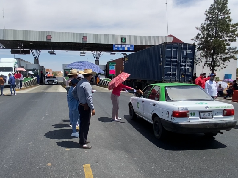 Protesta en caseta Osiris exige la liberación de maestro secuestrado