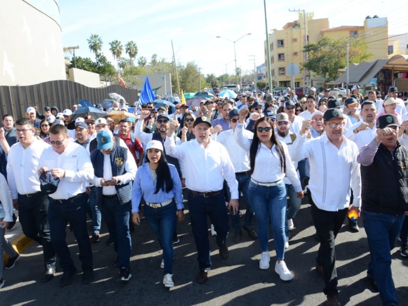 Protesta la UAS, intentan acercarse al presidente