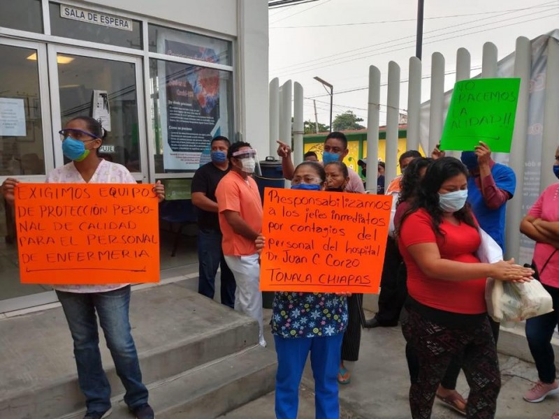 Protesta personal de salud en hospital de Tonalá