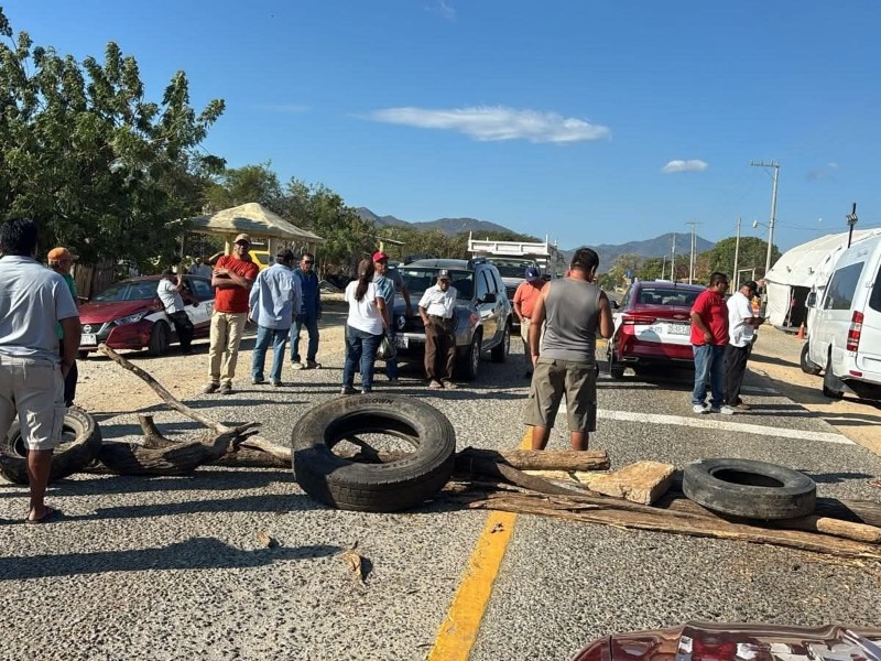 Bloqueo carretero por disputa electoral en agencia municipal Morro Mazatán