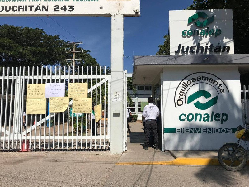 Protesta sindical en Conalep Juchitán por recorte presupuestal y conflictos laborales