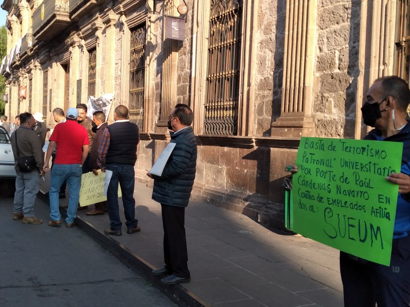 Protesta SUEUM en Centro de Morelia en exigencia de pagos