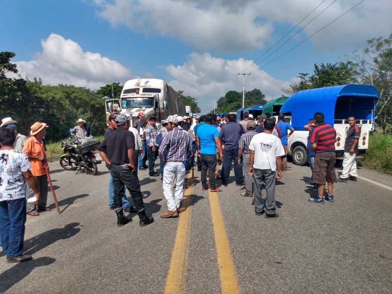 Protestan 14 Agencias Municipales de Matías Romero