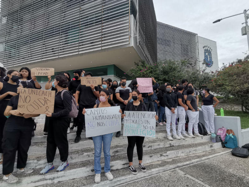 Protestan alumnos de la Unicach por muerte de un compañero