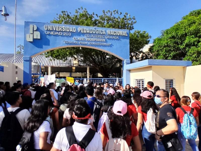 Protestan alumnos de universidad pedagógica por falta de clases