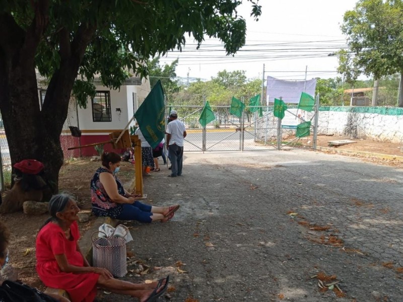 Protestan campesinos de la UNTA en la Sader, demandan fertilizantes