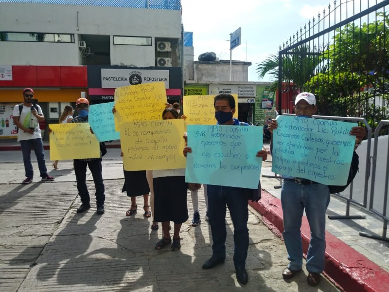 Protestan campesinos en demanda de apoyos para el campo