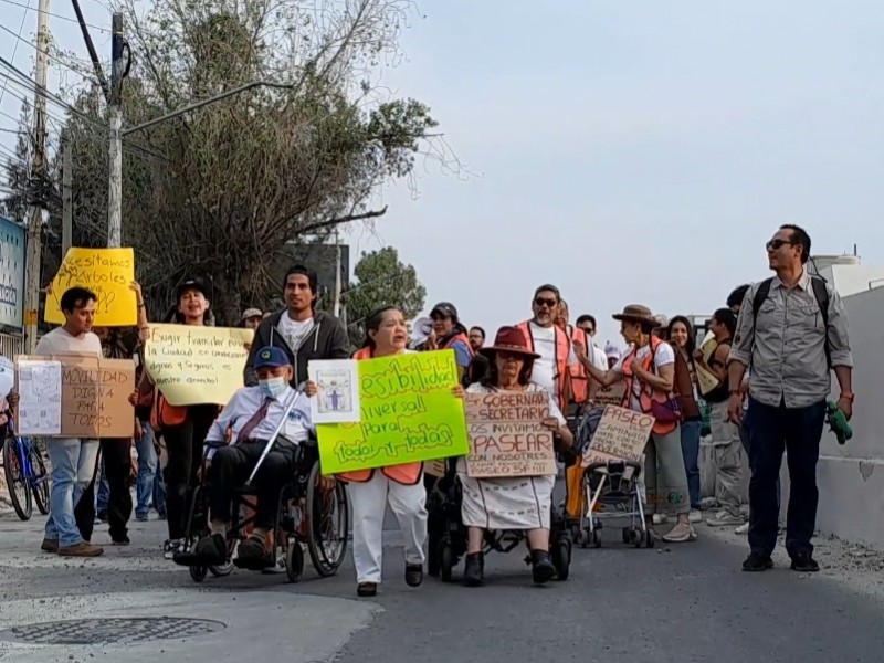 Protestan colectivos por falta de movilidad en 5 de Febrero