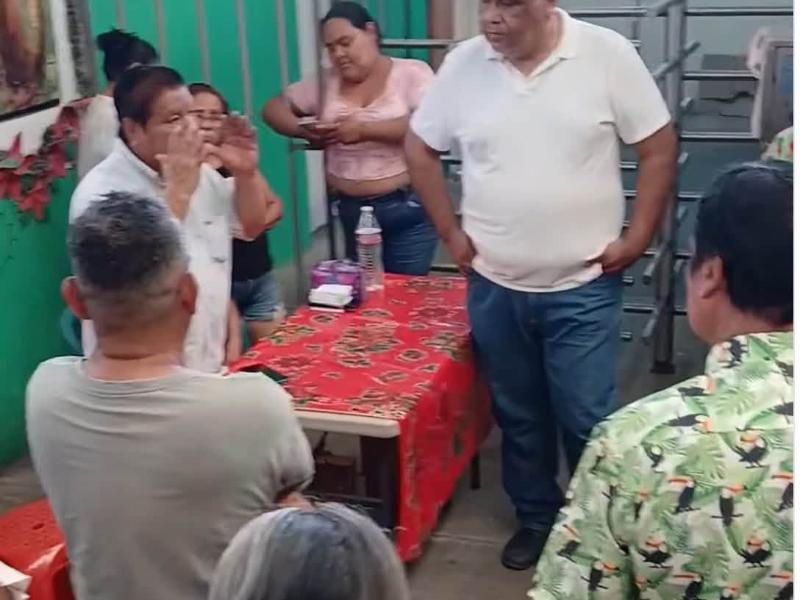 Protestan comerciantes del mercado de Coyuca; piden agua y recolección de basura
