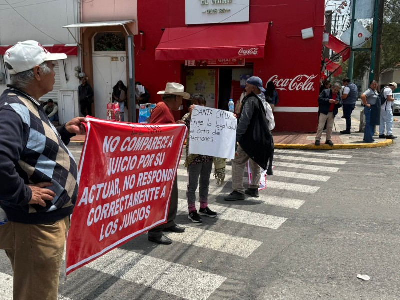 Protestan comuneros de Tepexoyuca en Toluca