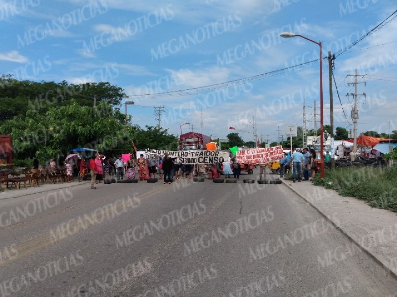 Protestan. con bloqueo carretero en Juchitán