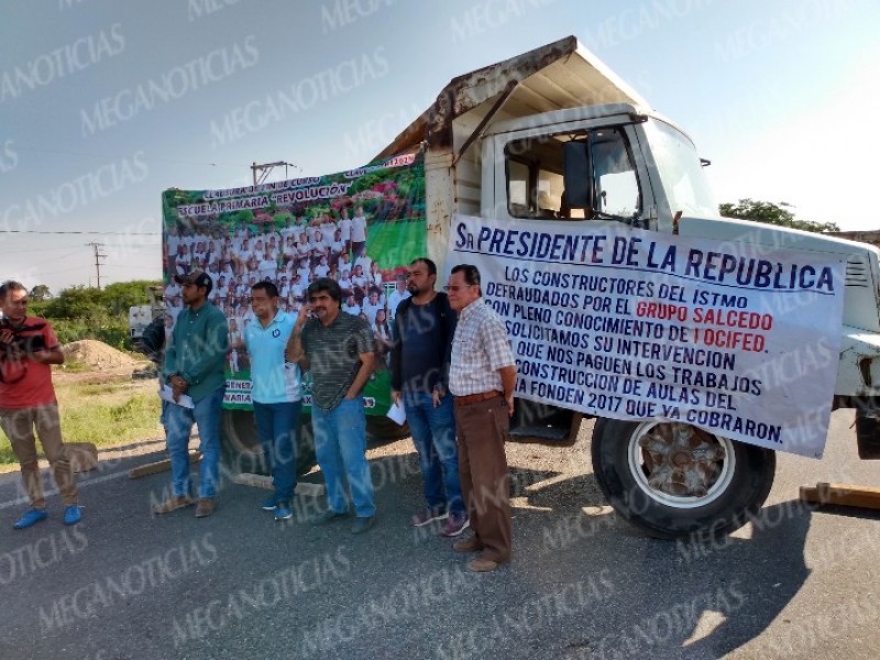 Protestan constructores en Juchitán