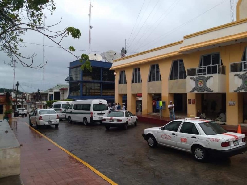 Protestan contra el transporte pirata en Palenque