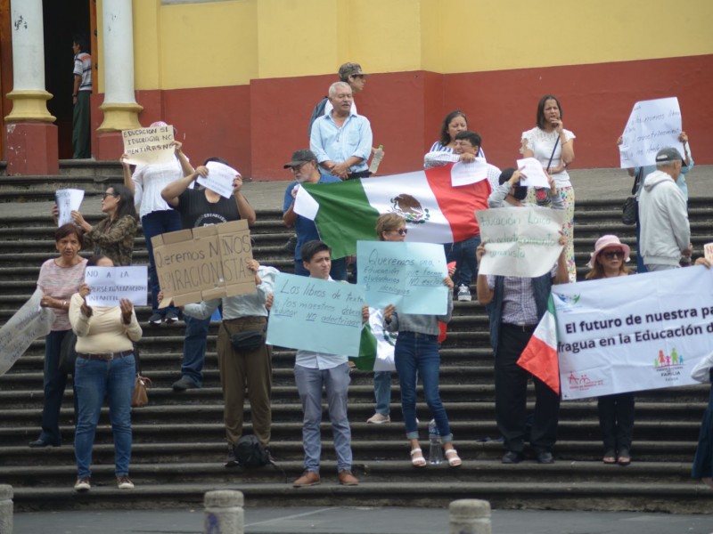 Protestan contra los nuevos libros de texto en Xalapa