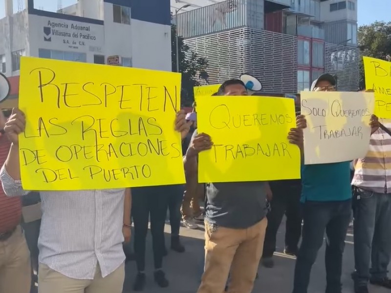 Protestan contra nueva administración de Asipona, en Manzanillo