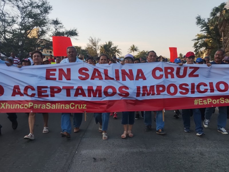 Protestan contra resultados de MORENA para presidencia municipal de SalinaCruz