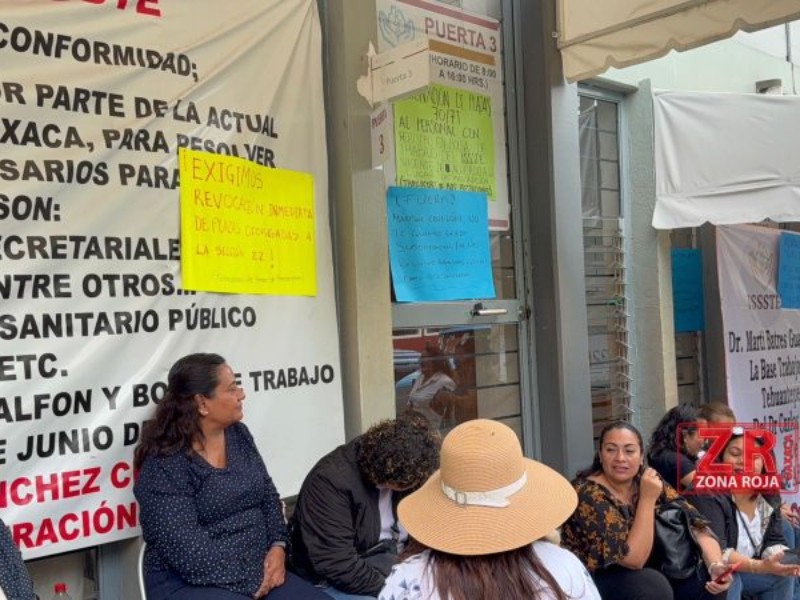 Protestan empleados del ISSSTE por presunta apropiación de plazas sindicales en Oaxaca