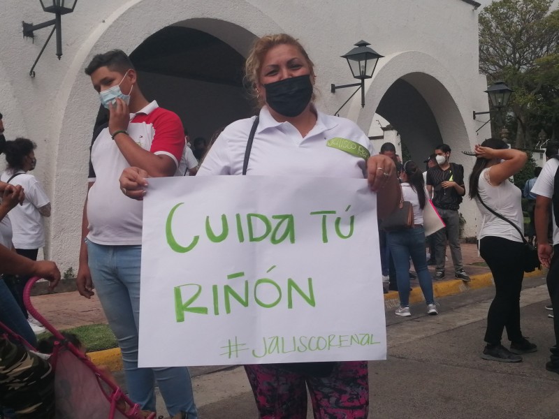 Protestan en Casa Jalisco por nula atención de enfermedades renales