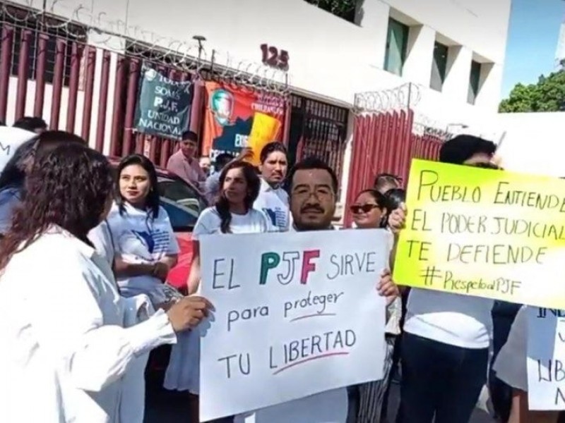 Protestan en Chilpancingo contra extinción de fideicomisos