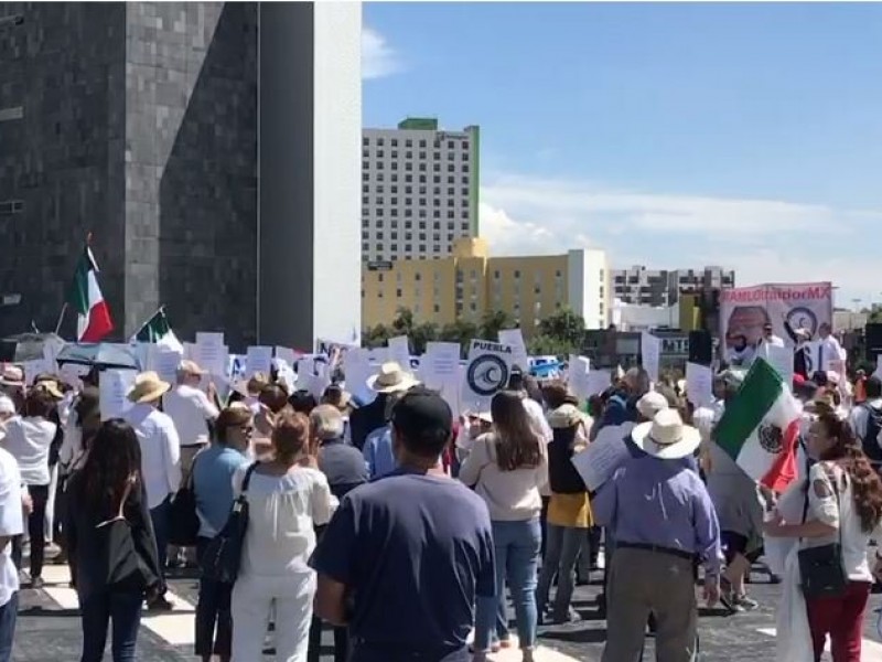 Protestan en contra de gobiernos estatal y federal