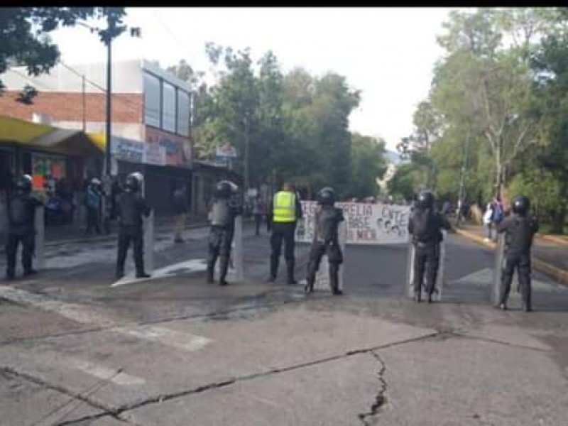 Protestan en Finanzas contra cambio de modalidad en pagos