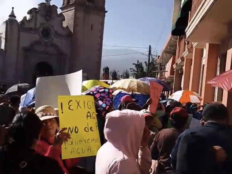 Protestan en Perote; pobladores exigen municipalización de agua potable