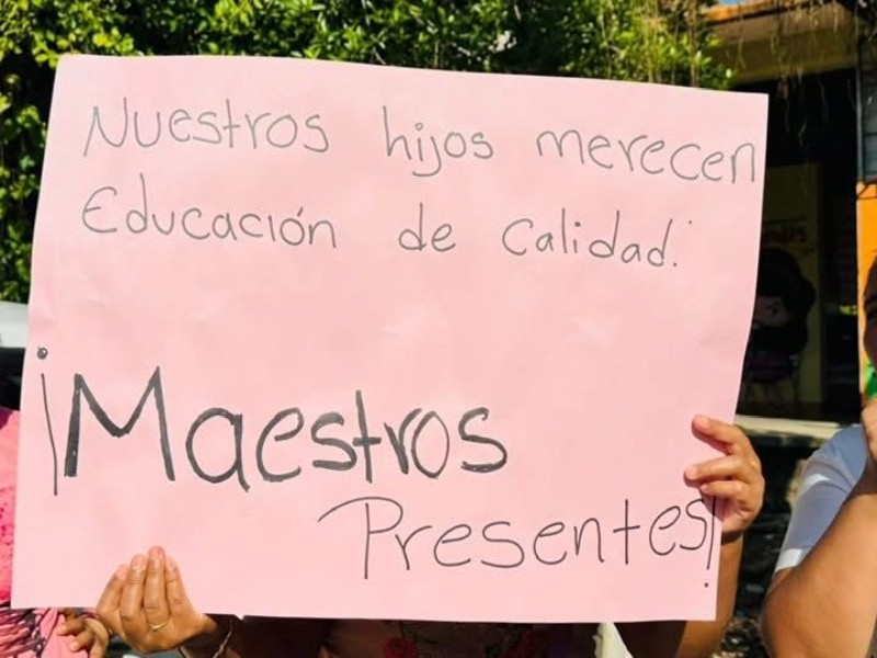 Protestan en Salto de Agua ante falta de maestro de primaria