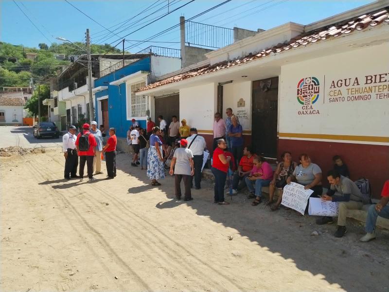Protestan en Tehuantepec por falta de agua potable; afecta a 11 barrios