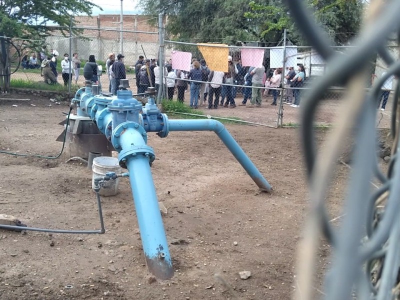 Protestan en Tlajomulco por pipas que extraen agua de pozo