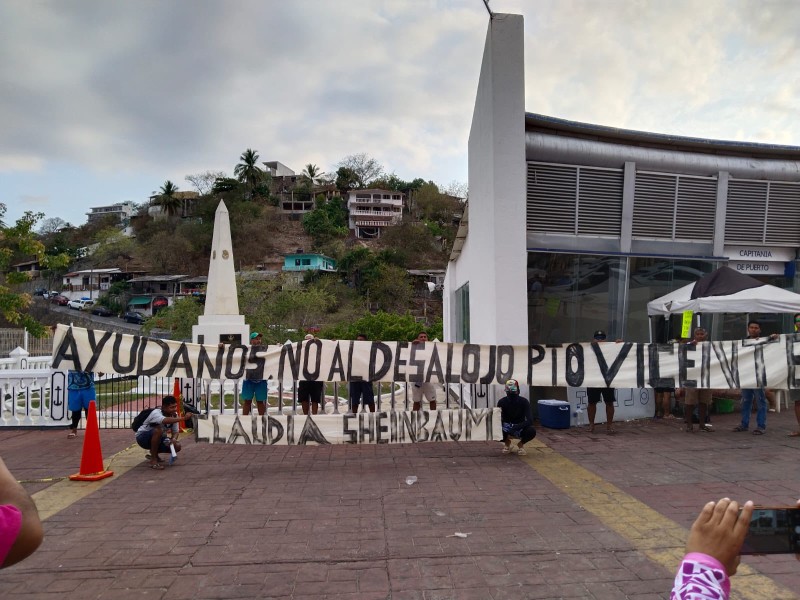Protestan en Zihuatanejo contra desalojo en Puerto Vicente Guerrero