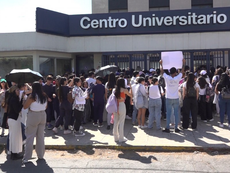 Protestan estudiantes de UTEG, demandan mejor seguridad