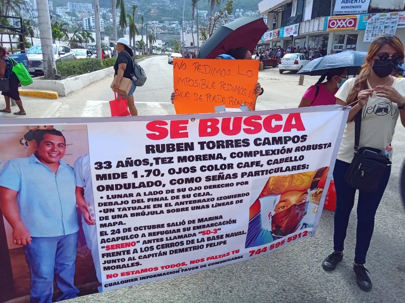 Protestan familiares de desaparecidos en Acapulco; también bloquearon la Costera
