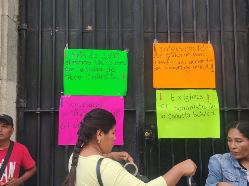 Protestan habitantes de Amoltepec, exigen libre tránsito y paz social