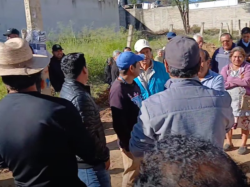 Protestan habitantes de Santa María Atzompa exigen transparencia en obras municipales Protestan habitantes de Santa María Atzompa exigen transparencia en obras municipales