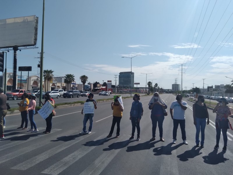 Protestan maestros interinos para exigir asignación de plazas